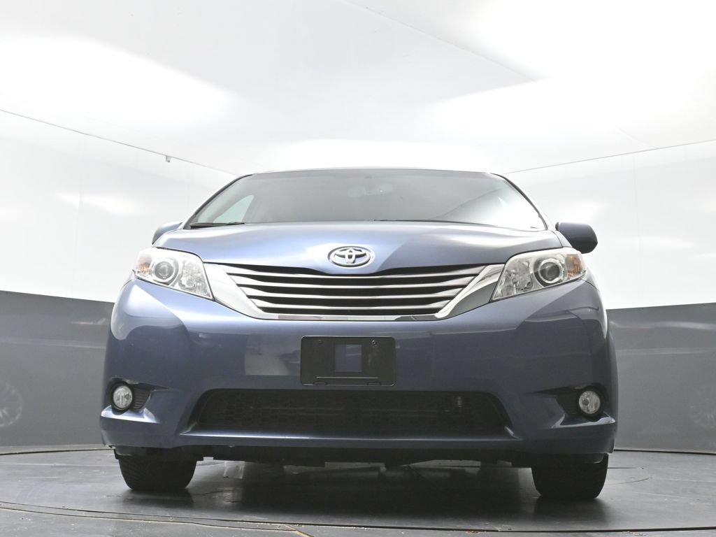 Used 2017 Toyota Sienna XLE w/ XLE Navigation Package FWD image 25