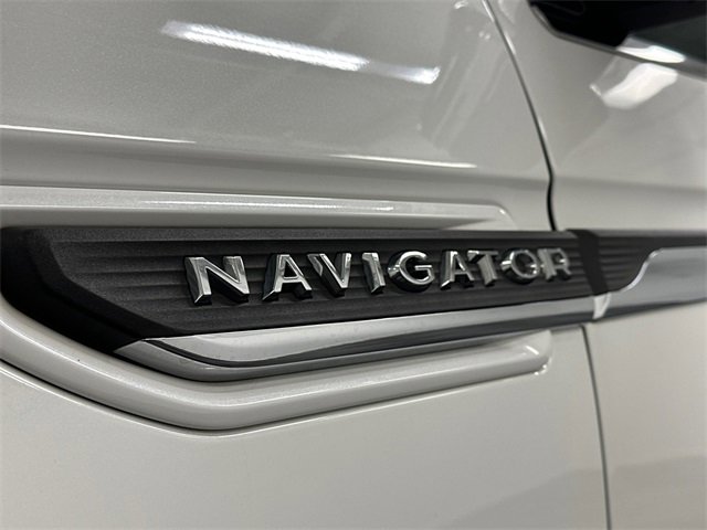 Used 2022 Lincoln Navigator Reserve image 16
