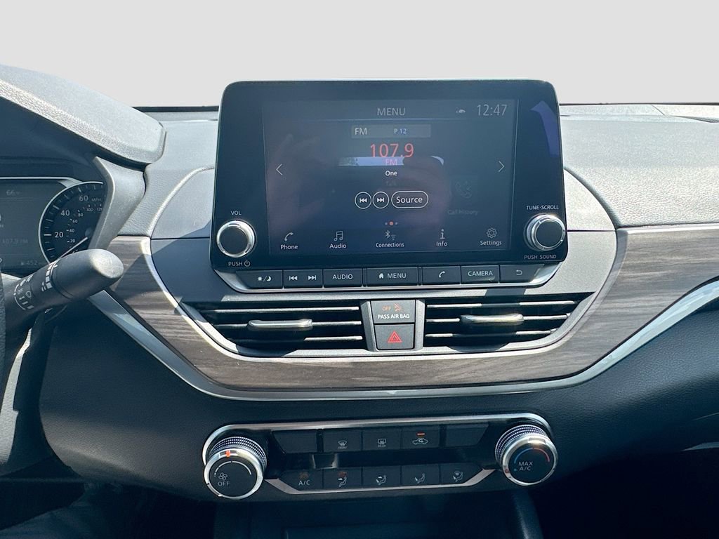 Used 2025 Nissan Altima 2.5 SV image 18