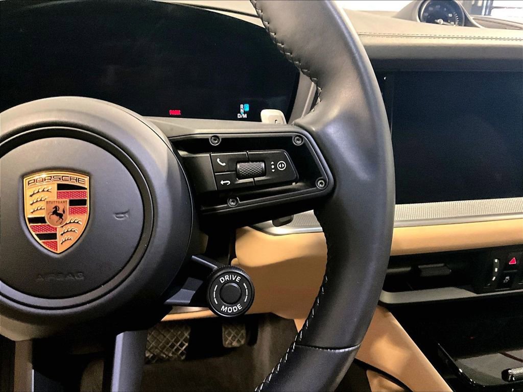 Certified 2025 Porsche Cayenne Coupe AWD/4WD image 24