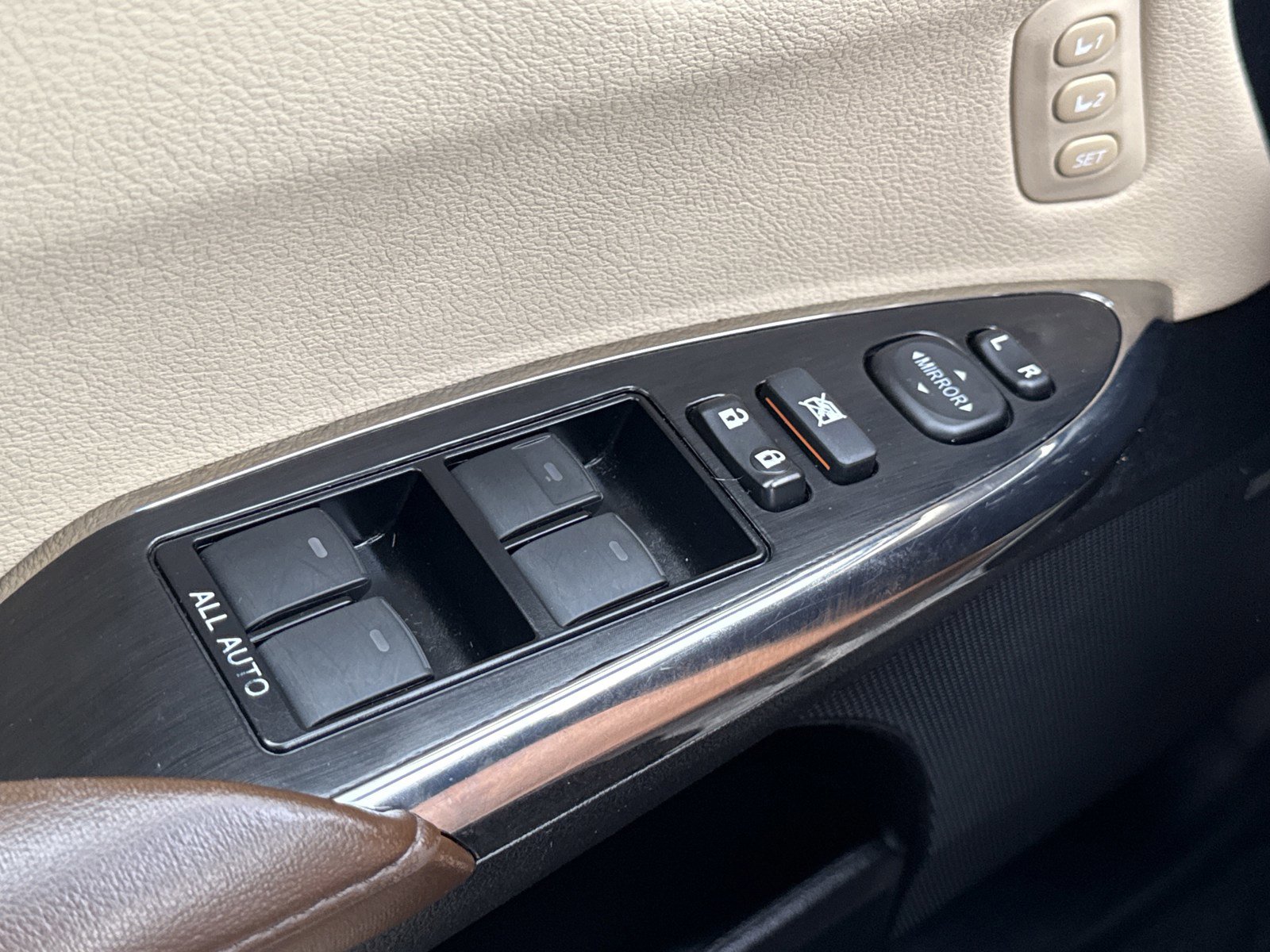 Used 2018 Toyota Avalon Limited w/ All Weather Liner Package FWD image 18