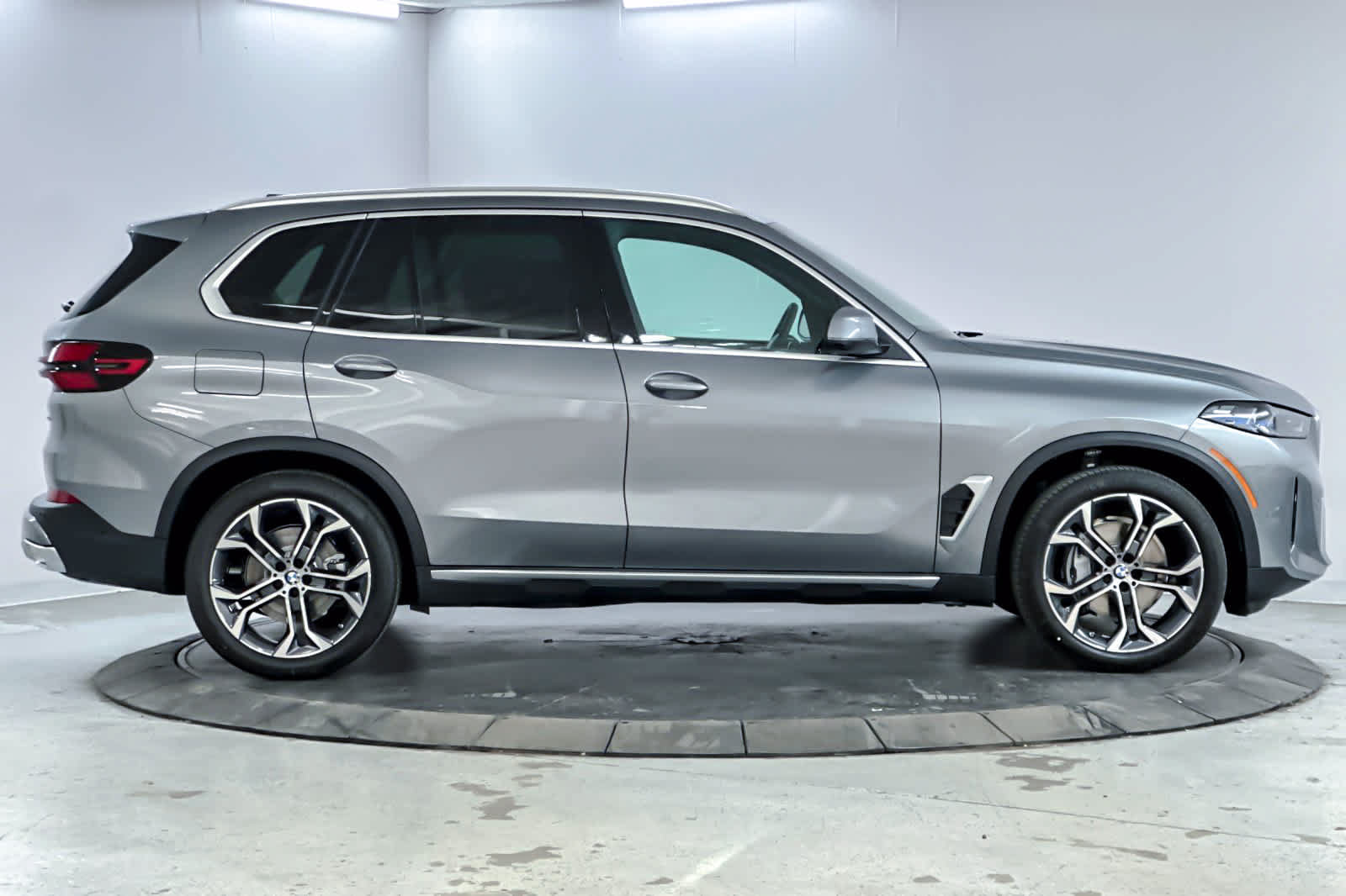 Used 2026 BMW X5 xDrive40i w/ Premium Package AWD/4WD image 8