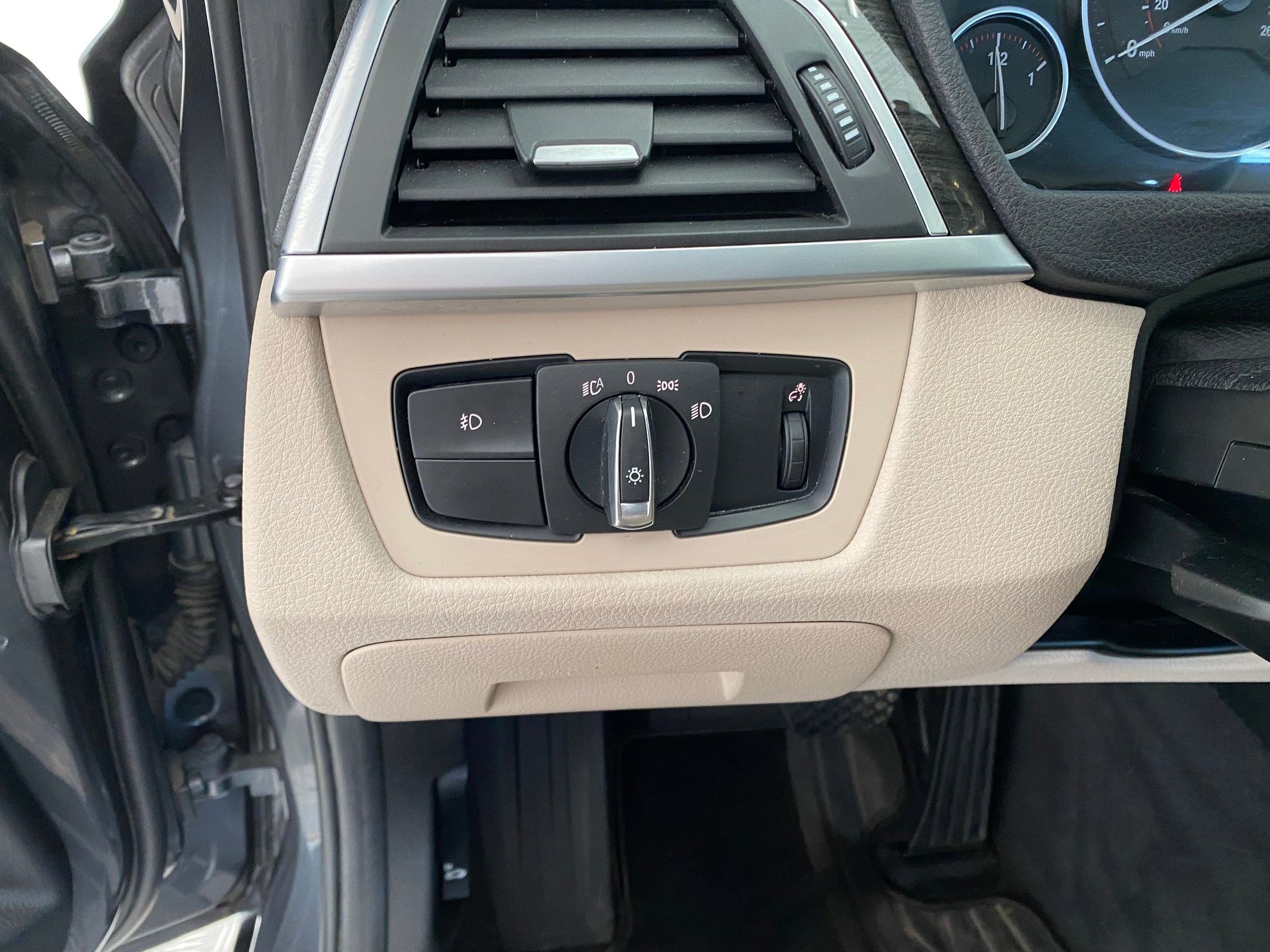 Used 2017 BMW 330i Sedan image 19