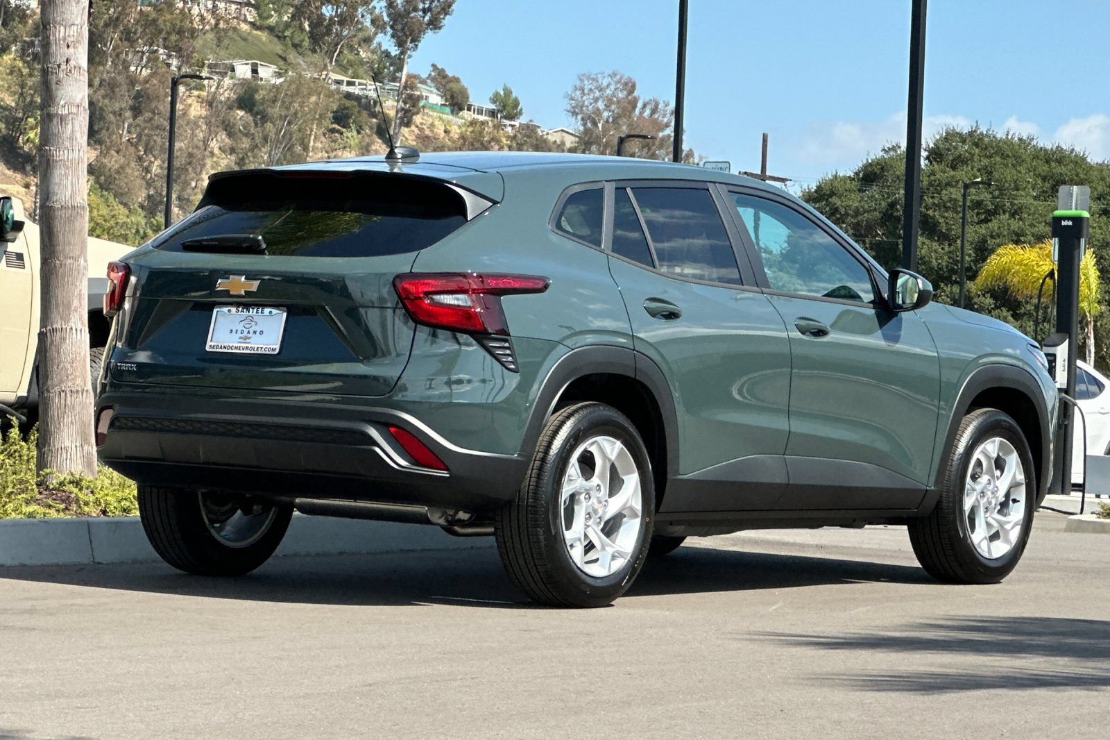 New 2026 Chevrolet Trax LS w/ LS Convenience Package FWD image 4