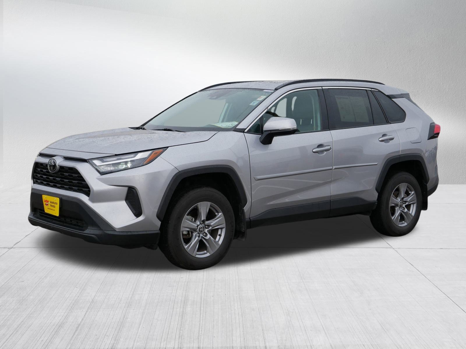 Used 2022 Toyota RAV4 XLE w/ Convenience Package image 3