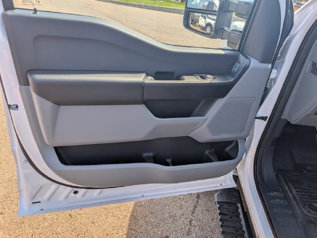 New 2026 Ford F550 4x4 Regular Cab Super Duty image 12