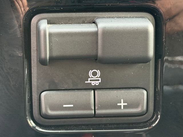 Used 2023 Chevrolet Silverado 1500 ZR2 w/ Technology Package image 40