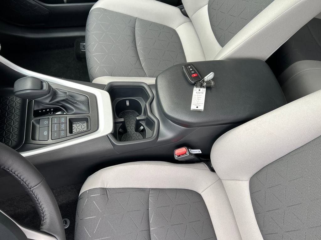 New 2025 Toyota RAV4 XLE image 27