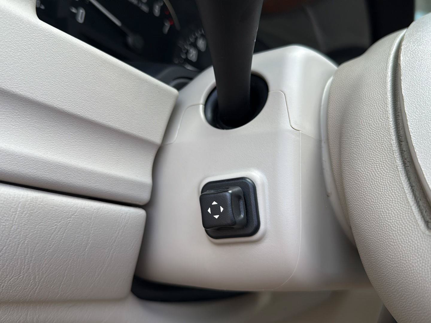 Used 2006 Cadillac XLR RWD image 20