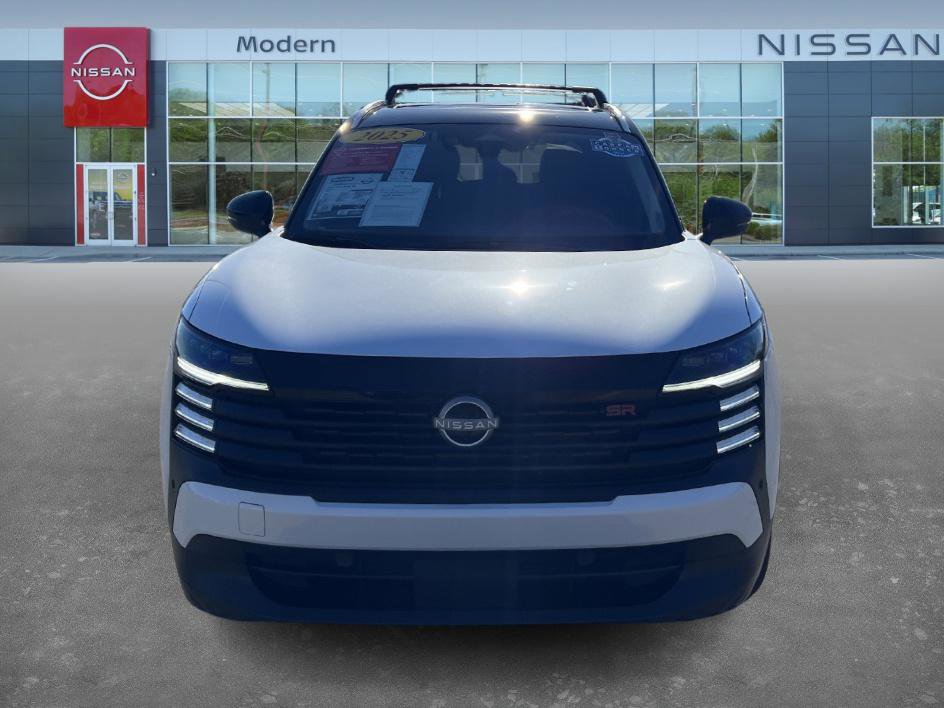 Certified 2025 Nissan Kicks SR w/ SR Premium Package image 2