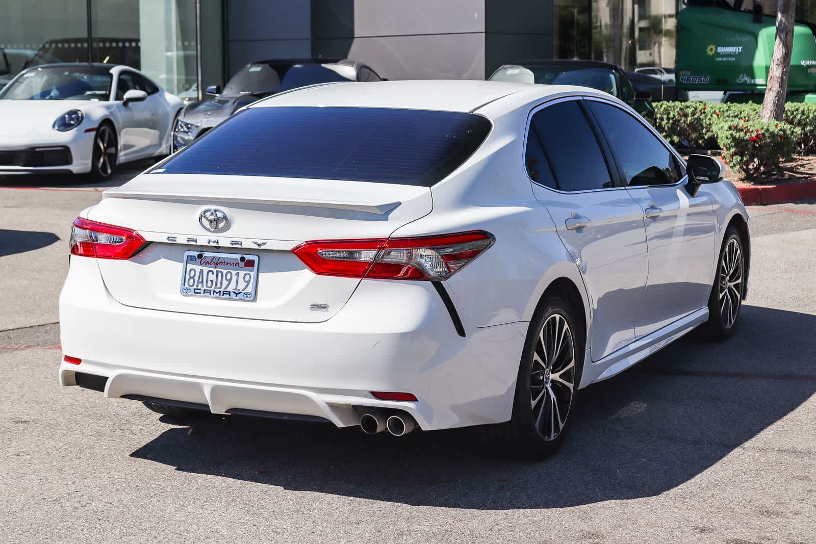 Used 2018 Toyota Camry SE FWD image 4