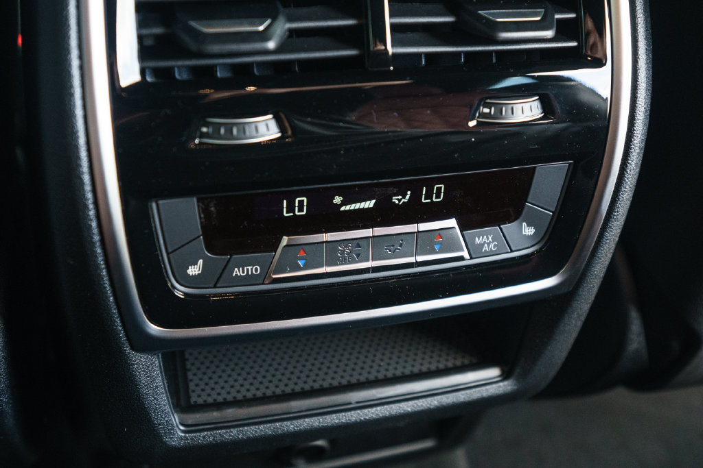 New 2027 BMW X6 M60i AWD/4WD image 44