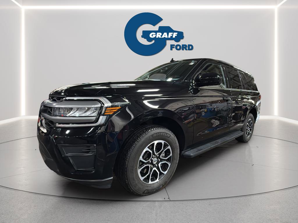 Used 2023 Ford Expedition XLT image 2