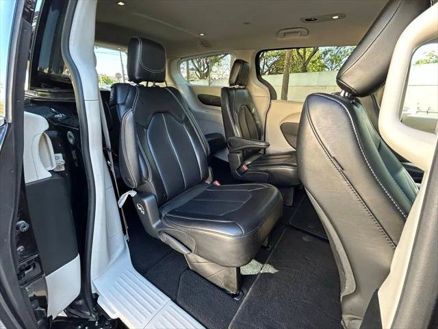 Certified 2023 Chrysler Pacifica Touring-L FWD image 34