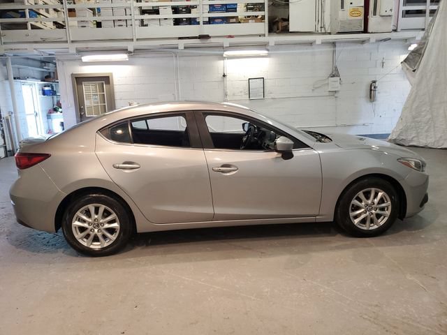 Used 2016 MAZDA MAZDA3 i Touring w/ Popular Equipment Package FWD image 7