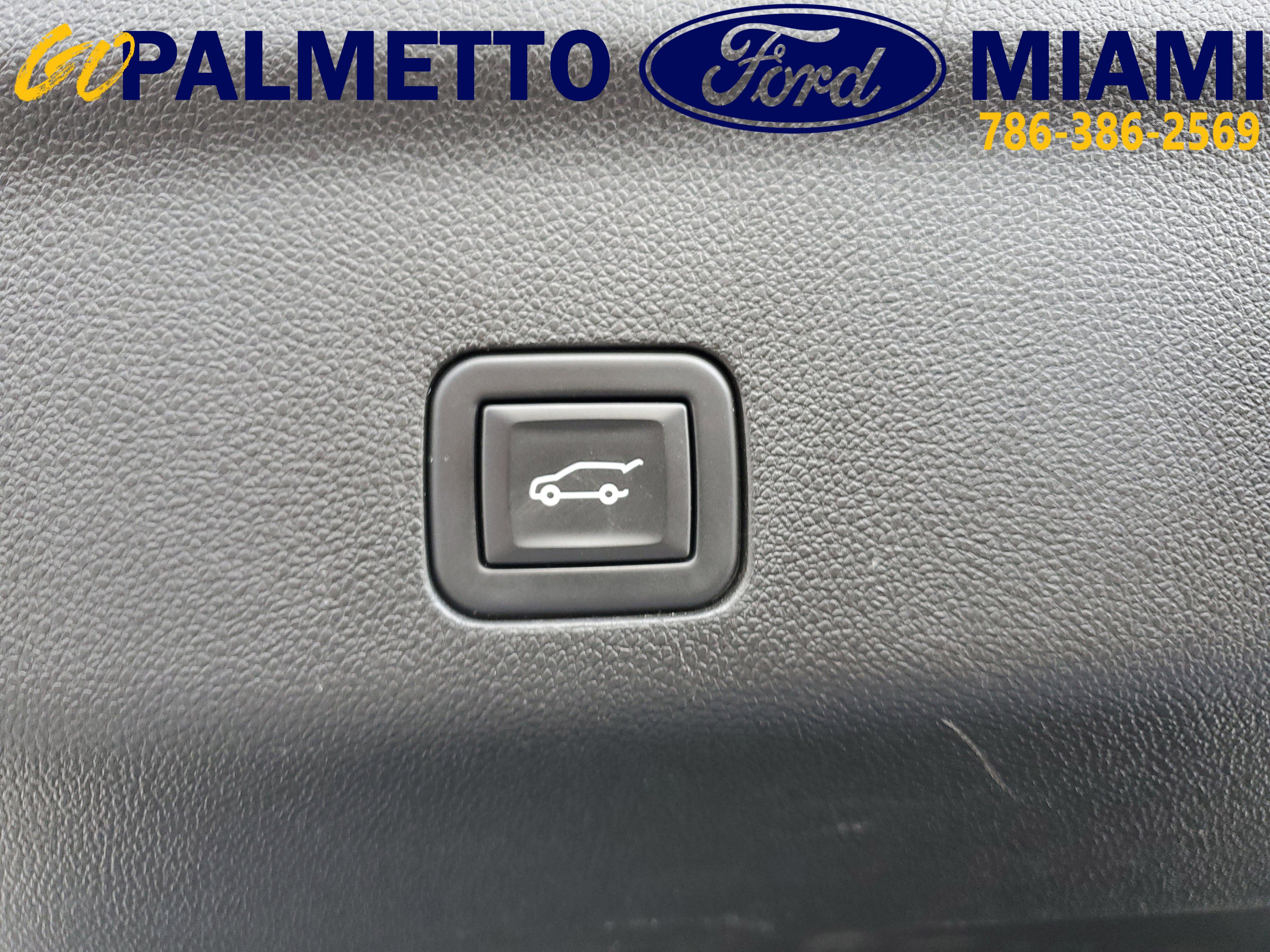 Used 2023 Chevrolet Suburban Premier image 9