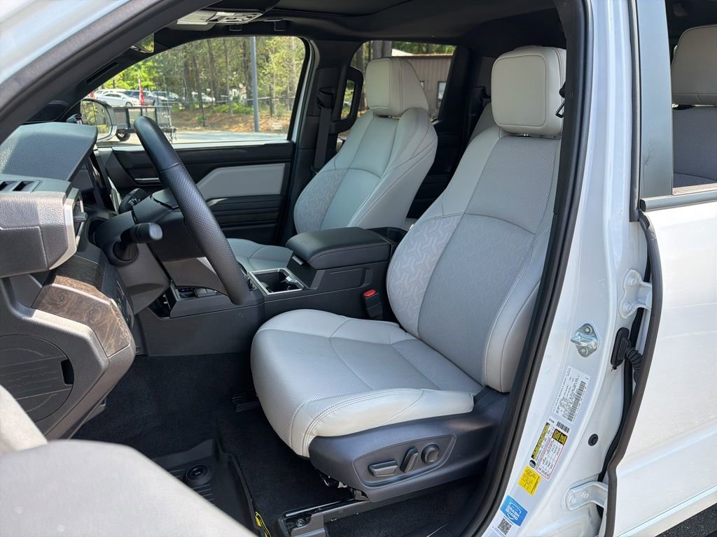 Used 2024 Toyota Tacoma Limited w/ Limited Package (LT) AWD/4WD image 19