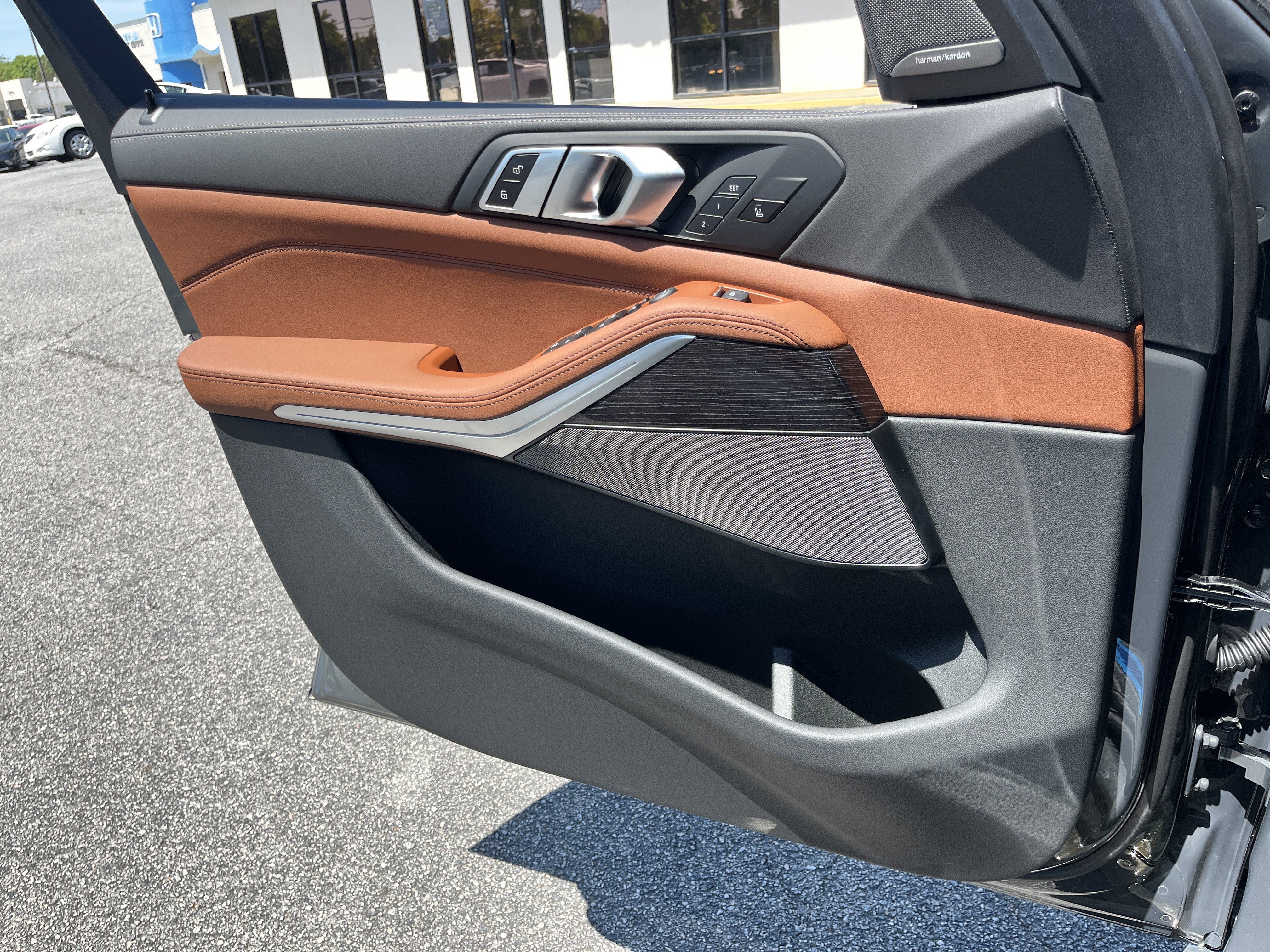 New 2026 BMW X5 xDrive40i w/ M Sport Package AWD/4WD image 14