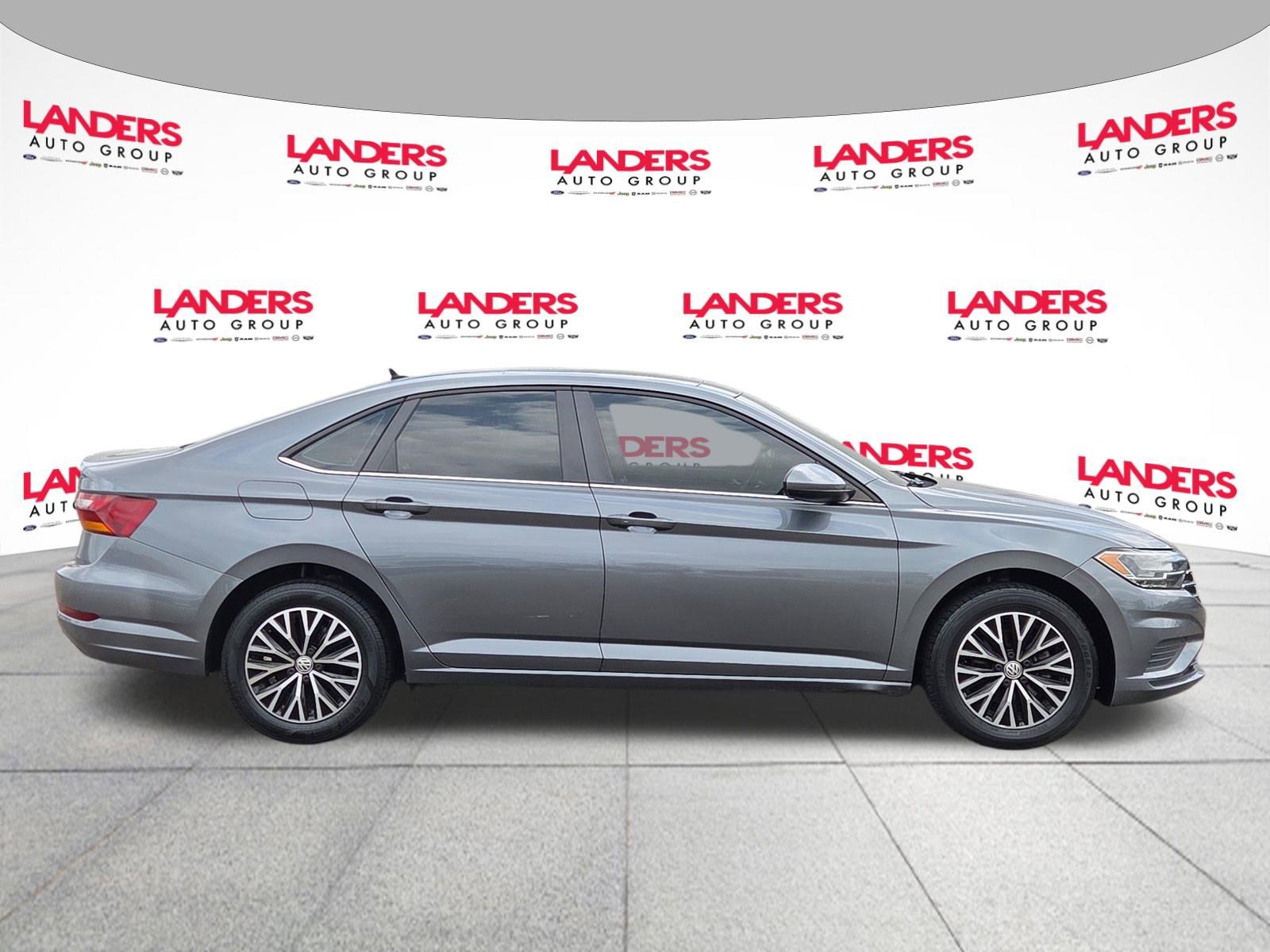 Used 2019 Volkswagen Jetta SE FWD image 2