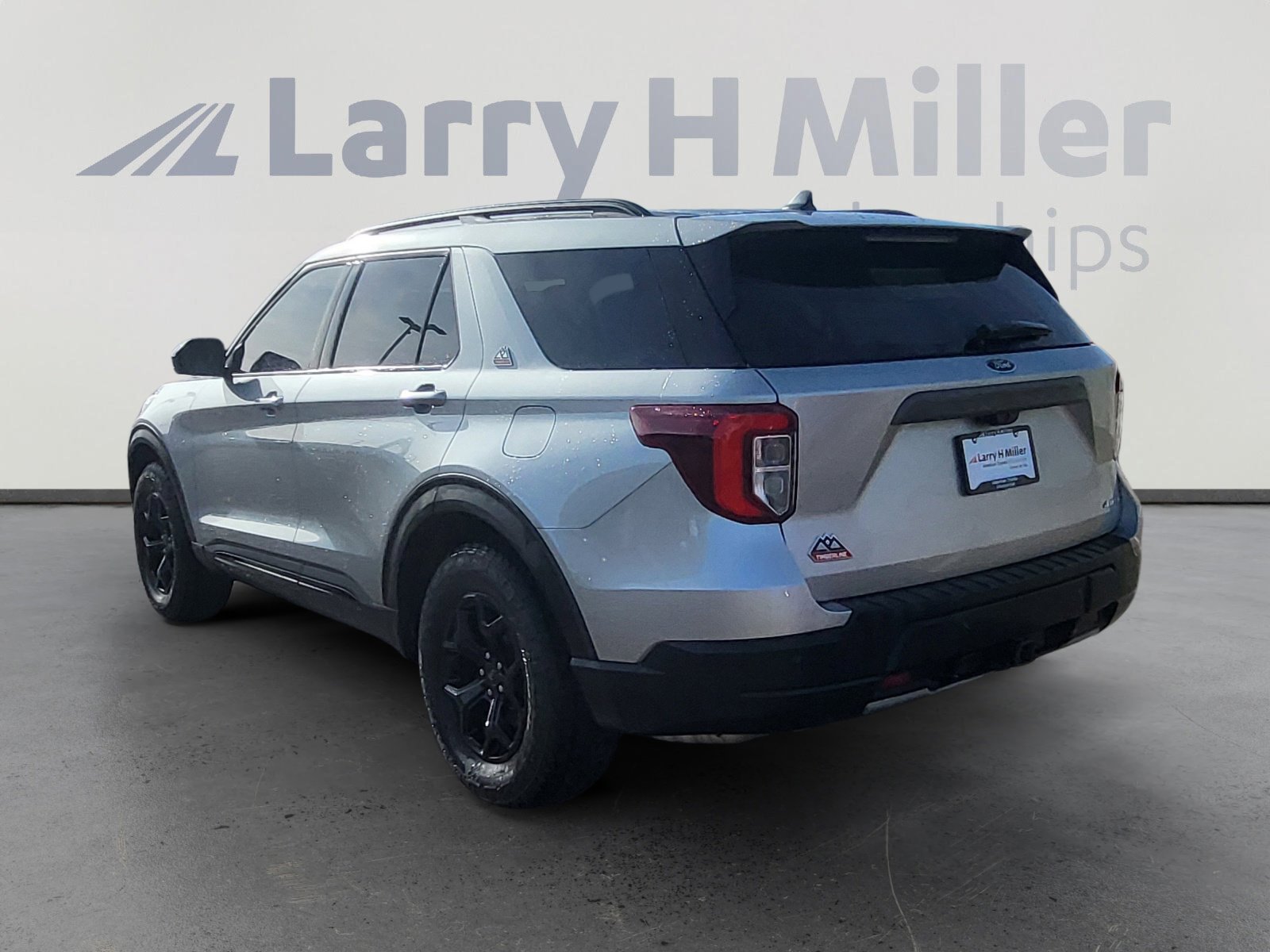 Used 2024 Ford Explorer Timberline w/ Timberline Technology Package image 3
