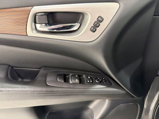 Used 2020 Nissan Pathfinder Platinum AWD/4WD image 11