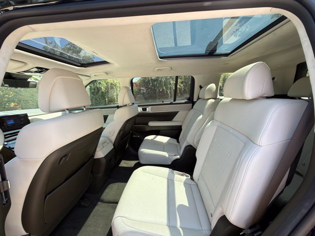 New 2025 Hyundai Santa Fe Calligraphy FWD image 18