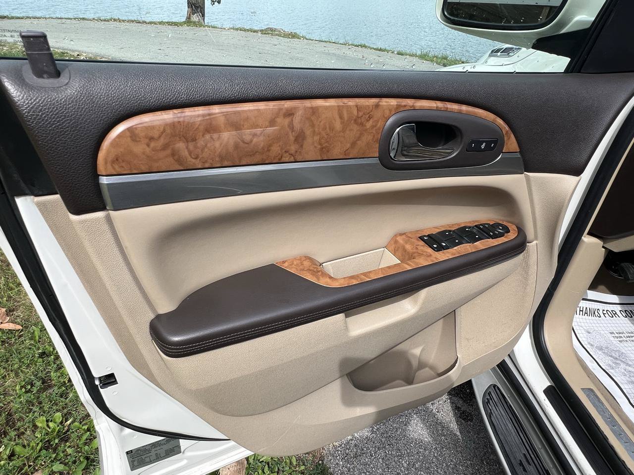 Used 2009 Buick Enclave CXL w/ Driver Confidence Package FWD image 21