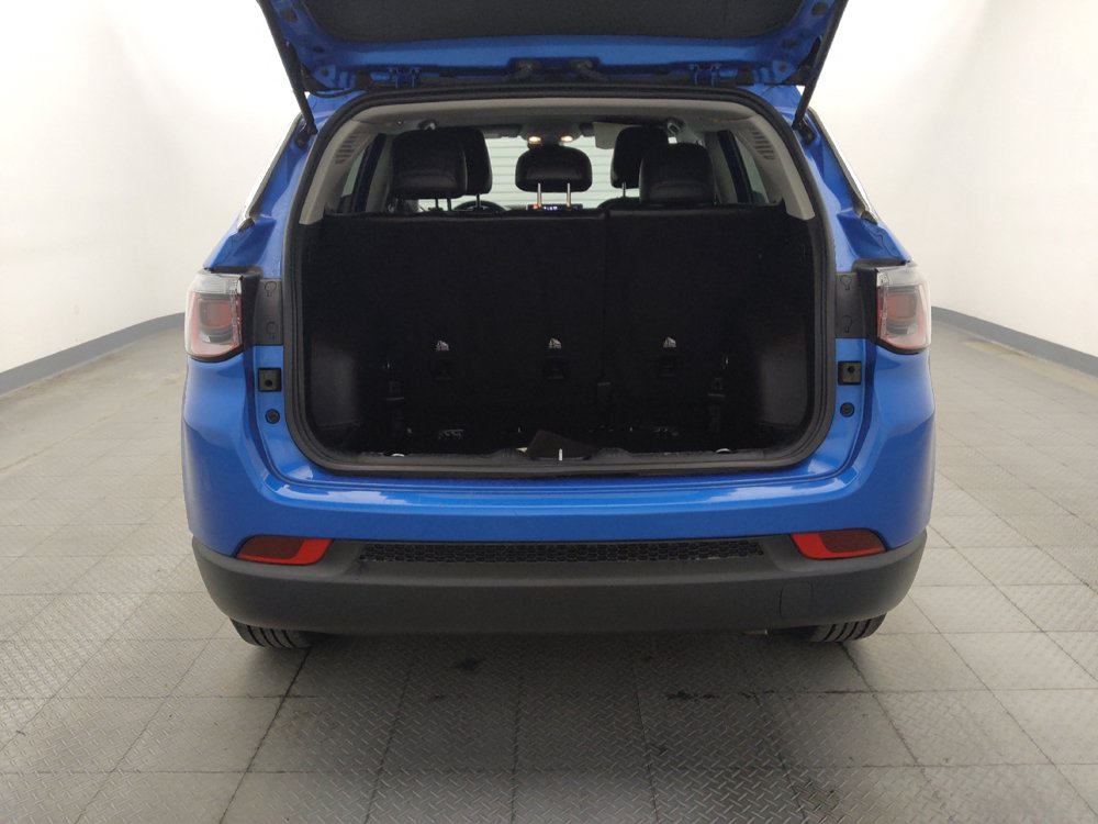 Used 2022 Jeep Compass Latitude w/ Mopar Graphics Package FWD image 29