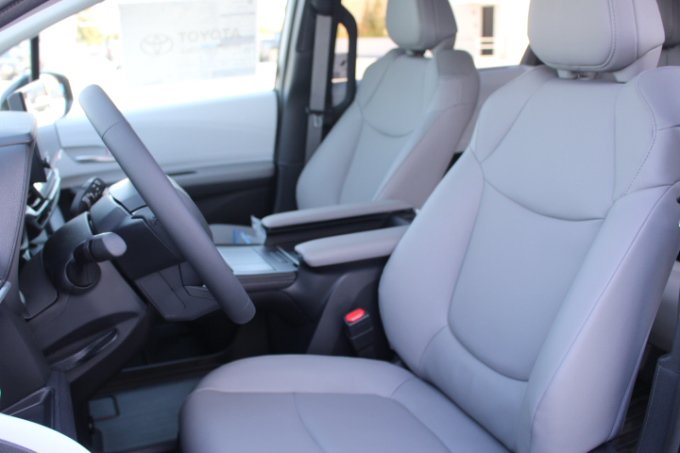 New 2026 Toyota Sienna XLE FWD image 10
