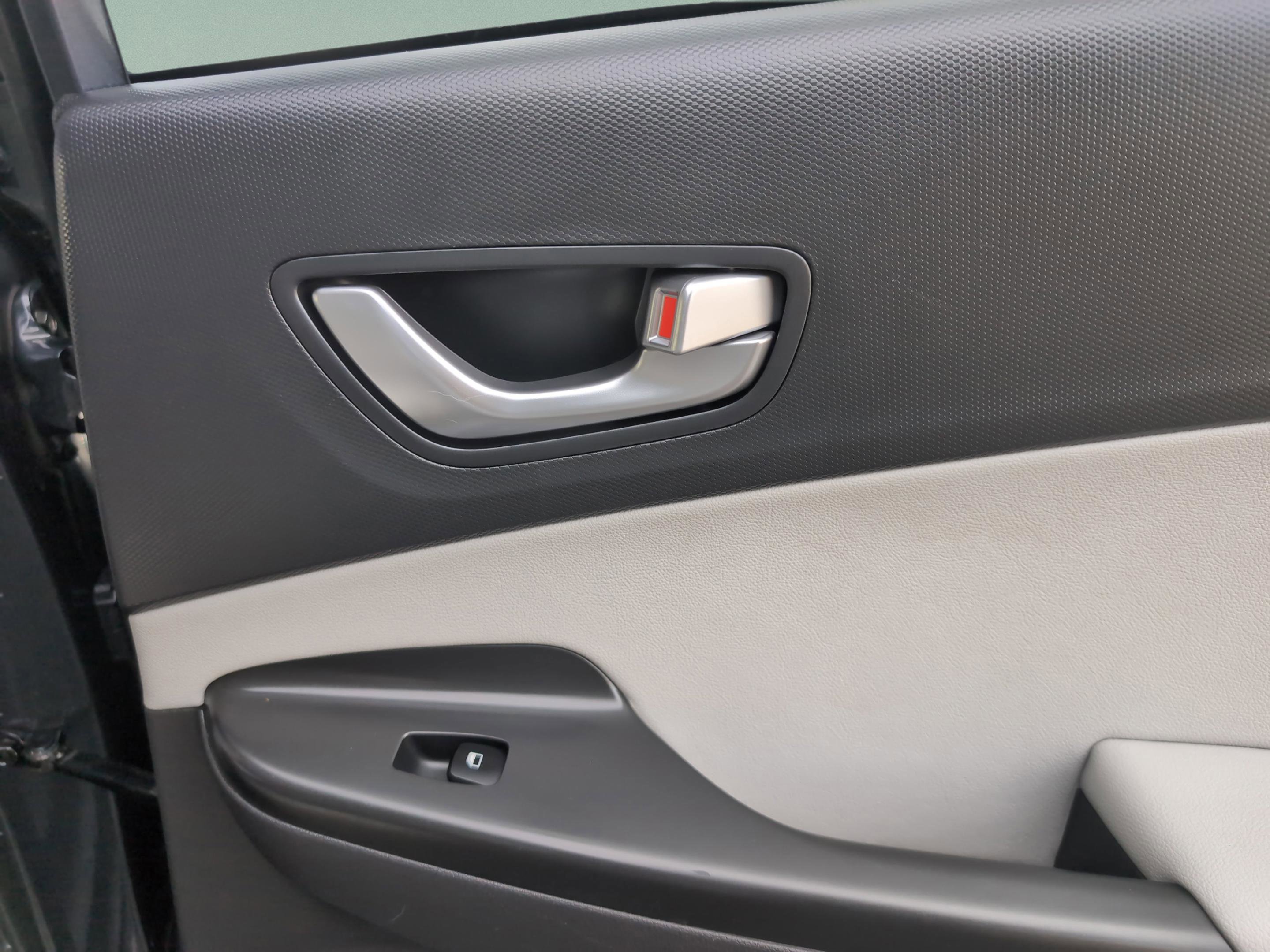 Used 2022 Hyundai Kona Limited image 20
