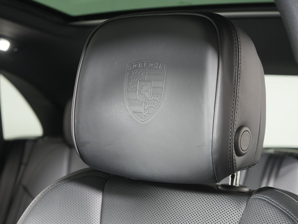 Certified 2023 Porsche Macan Turbo AWD/4WD image 19