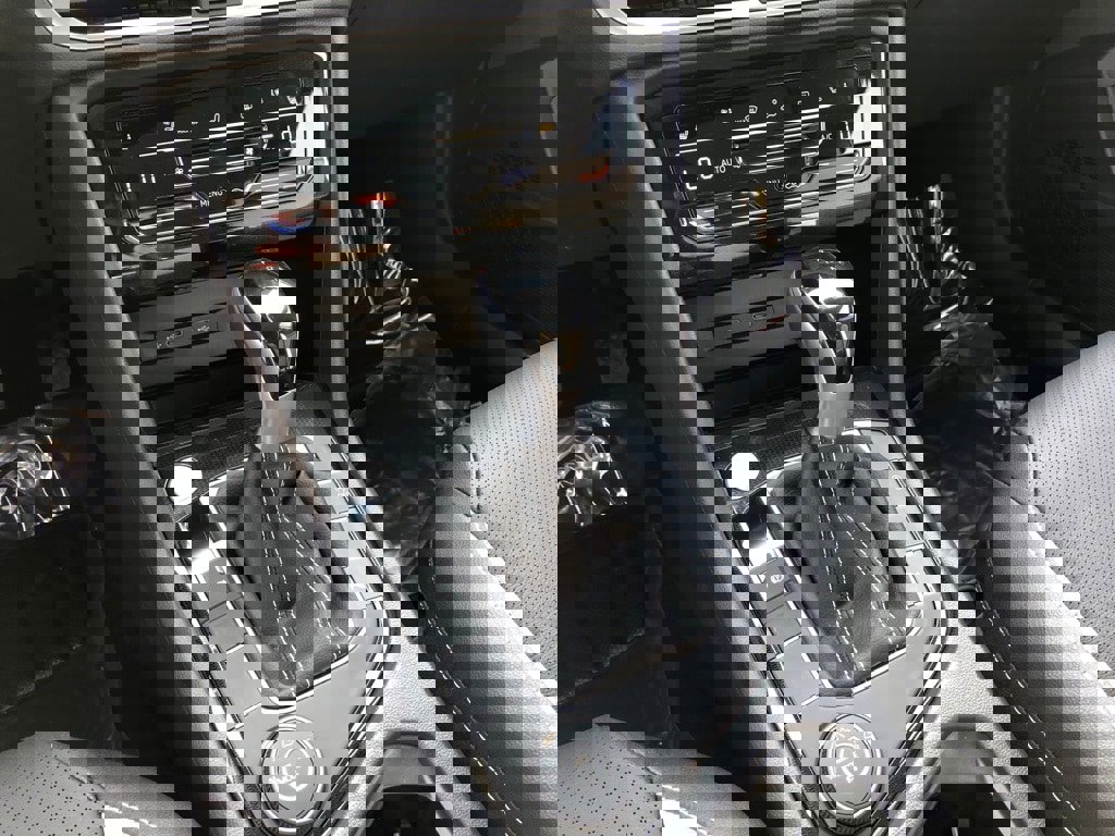 New 2025 Volkswagen Taos SEL image 28