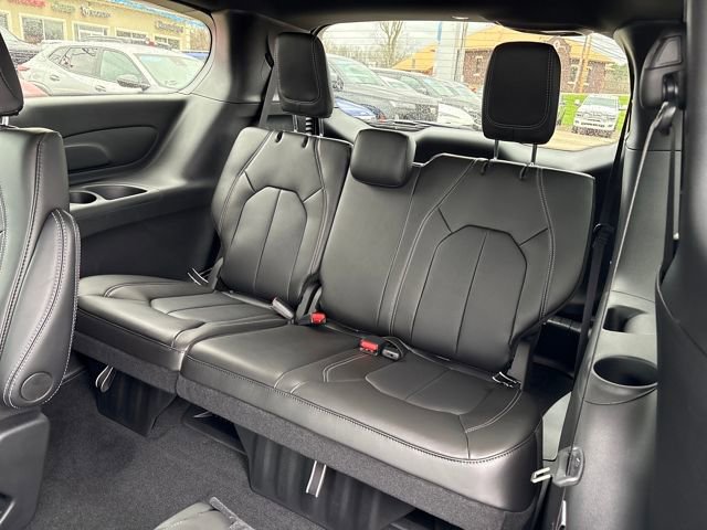 New 2026 Chrysler Pacifica Select image 21