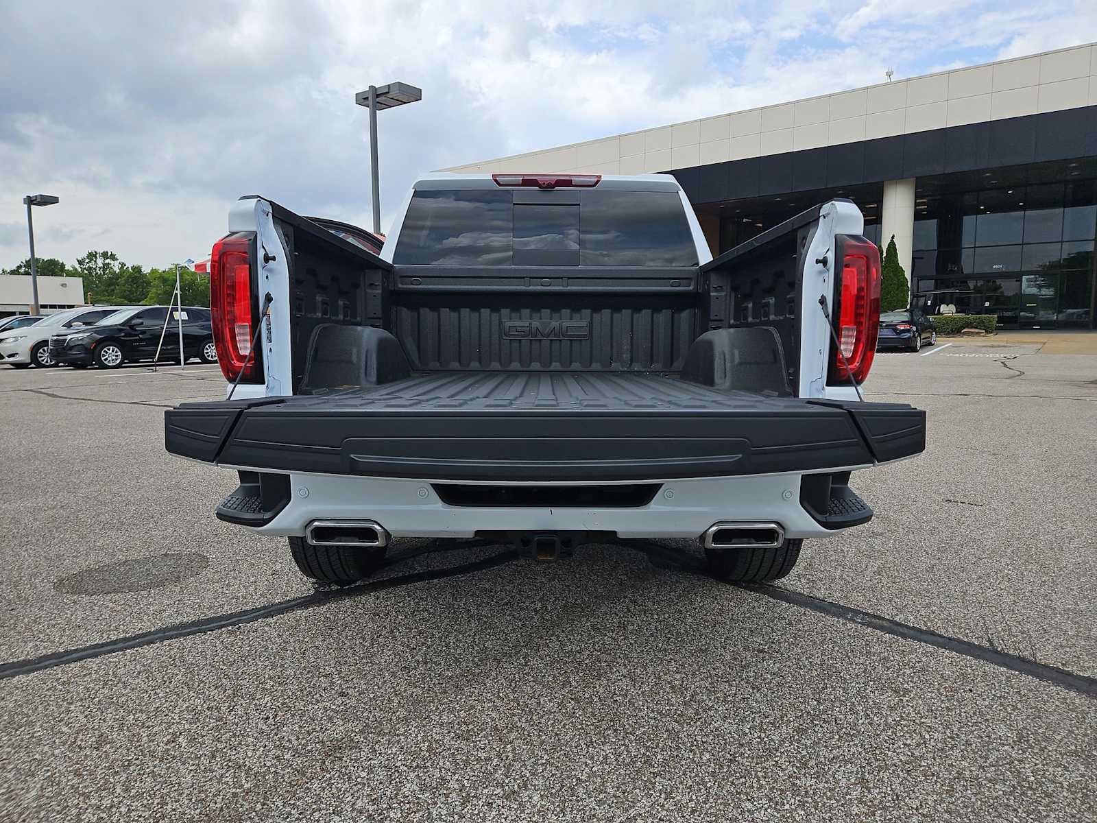 Certified 2026 GMC Sierra 1500 Denali w/ Denali Reserve Package AWD/4WD image 32
