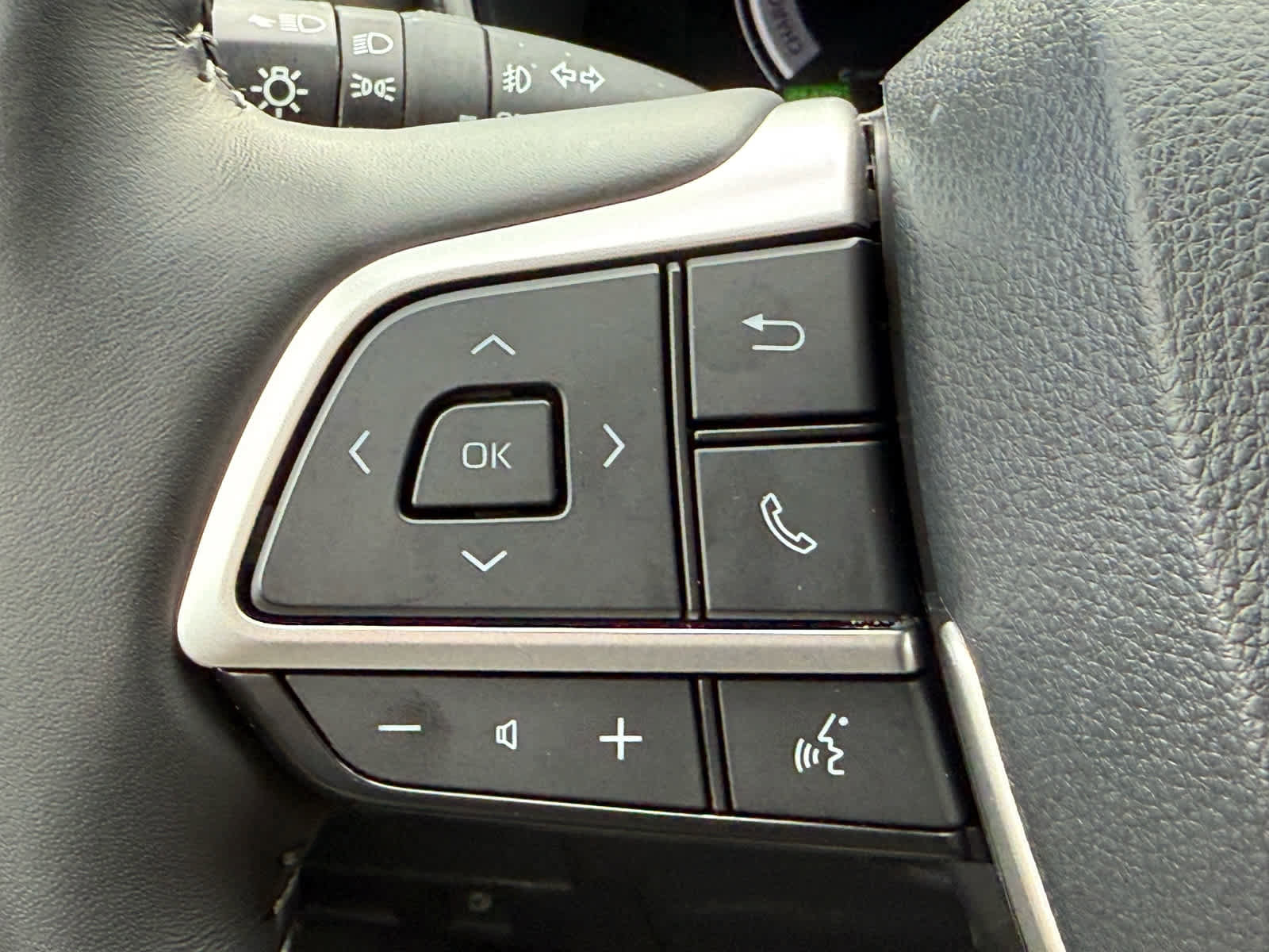 Used 2024 Toyota Highlander Platinum image 22