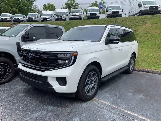New 2025 Ford Expedition Active RWD image 4