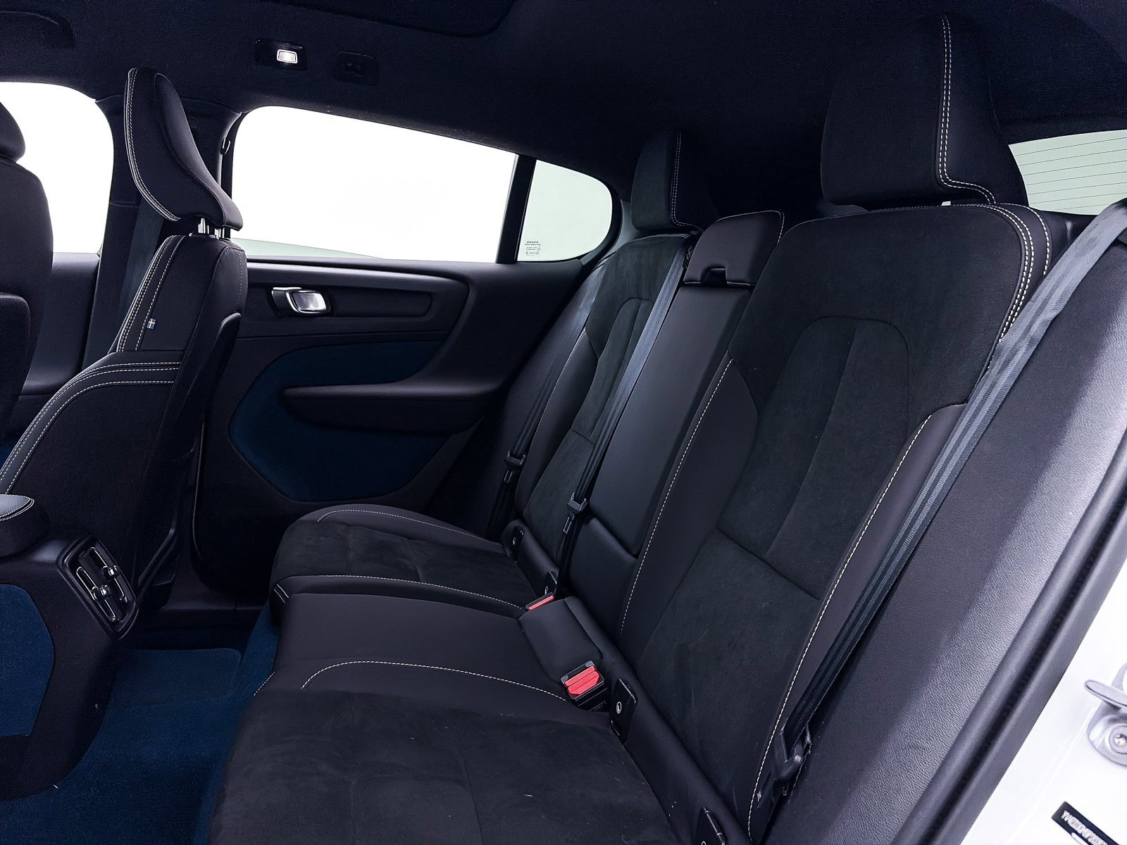 Used 2023 Volvo C40 P8 Recharge Ultimate image 36