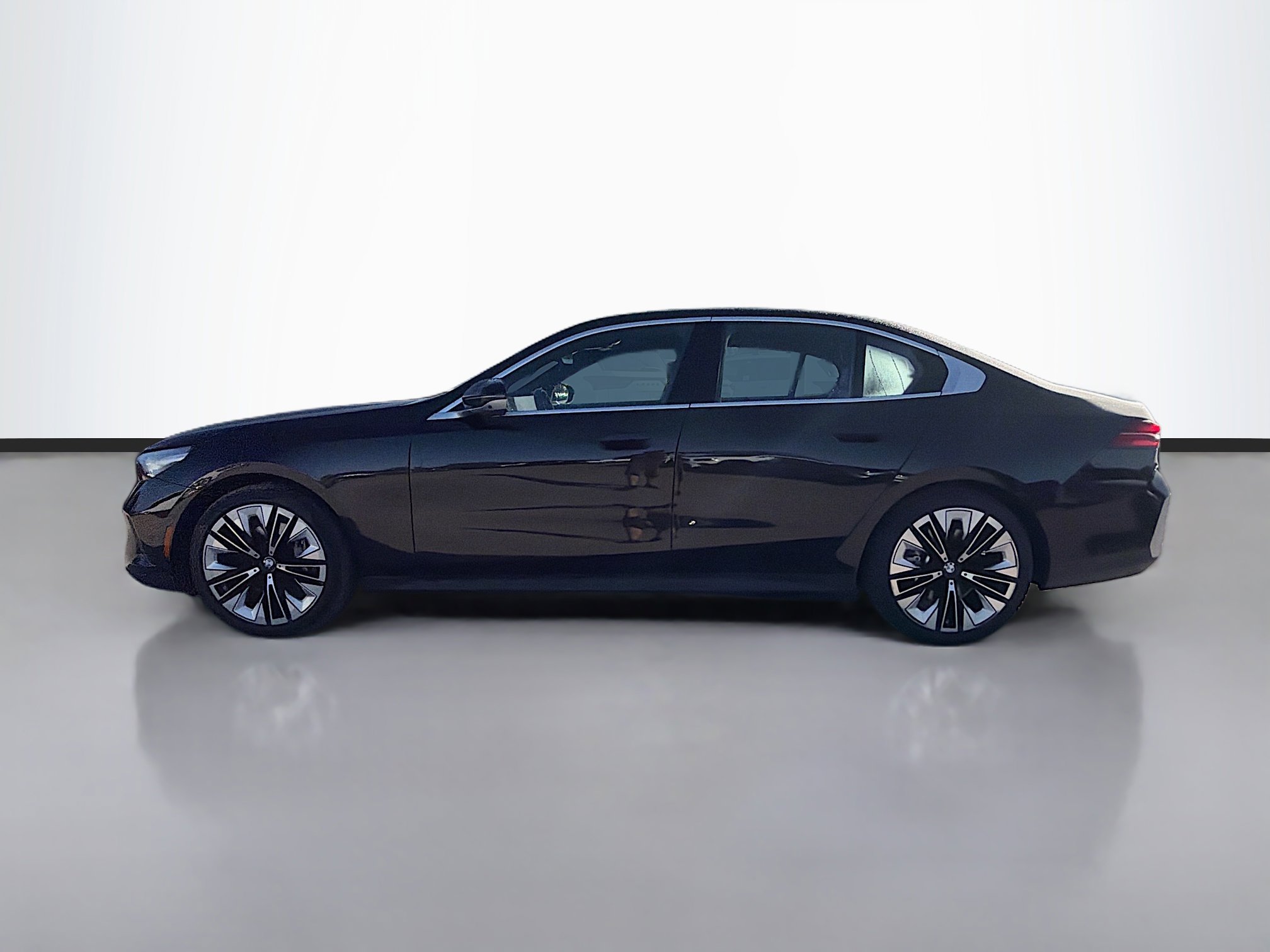 Used 2024 BMW 540i xDrive w/ Executive Package AWD/4WD image 2