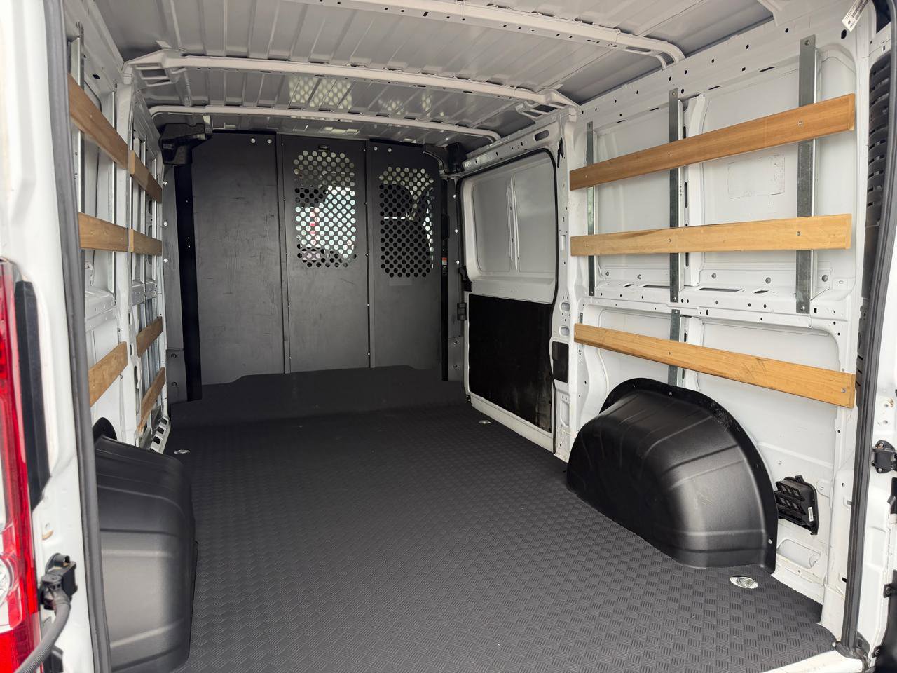 Used 2025 RAM ProMaster 2500 w/ U-Haul Equipment Group FWD image 29