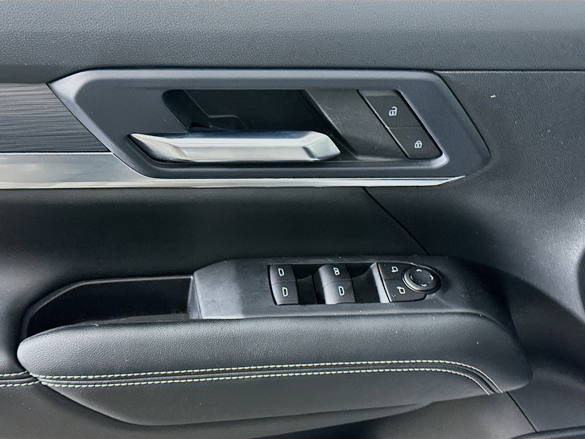 Used 2025 GMC Terrain Elevation image 15