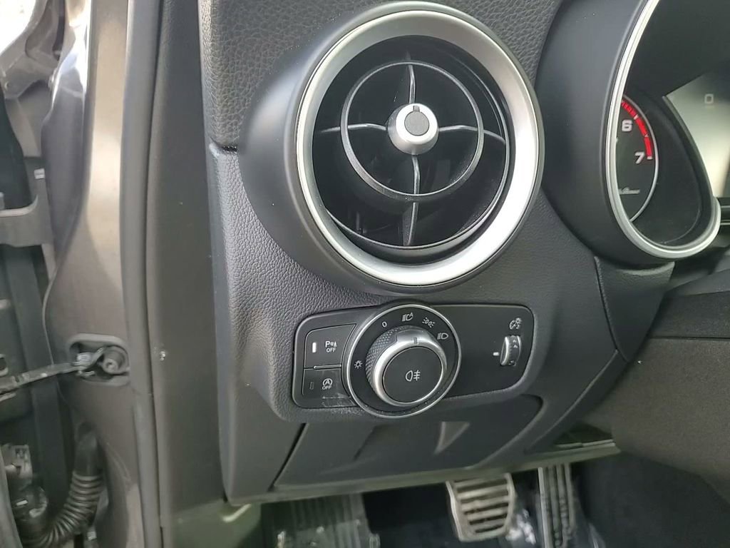 Used 2023 Alfa Romeo Stelvio Ti w/ Active Assist Plus Package image 28