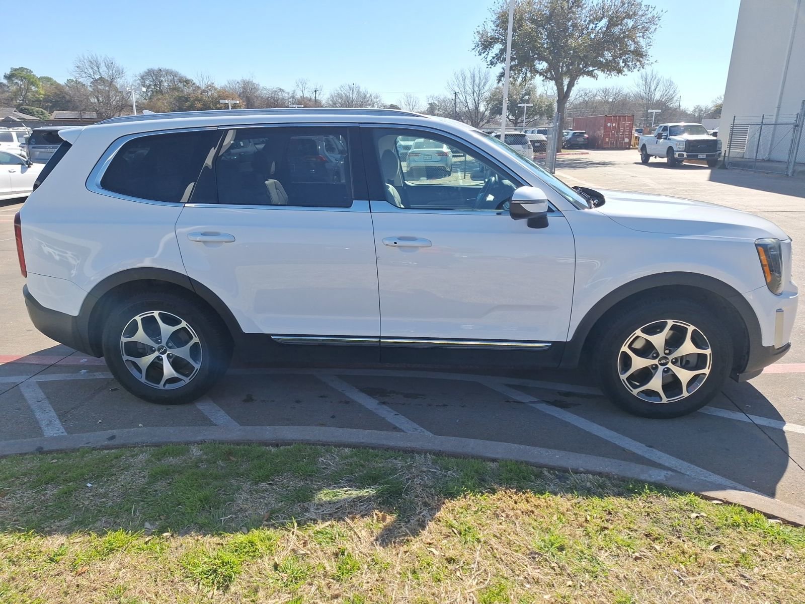 Used 2022 Kia Telluride EX w/ Towing Package image 7