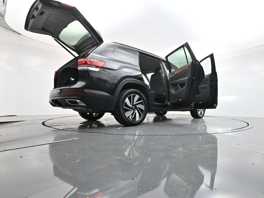 Used 2025 Volkswagen Atlas SE image 45