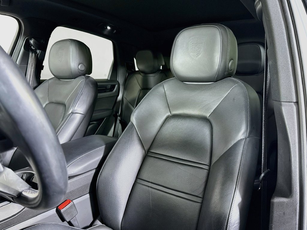 Certified 2023 Porsche Cayenne AWD/4WD image 5