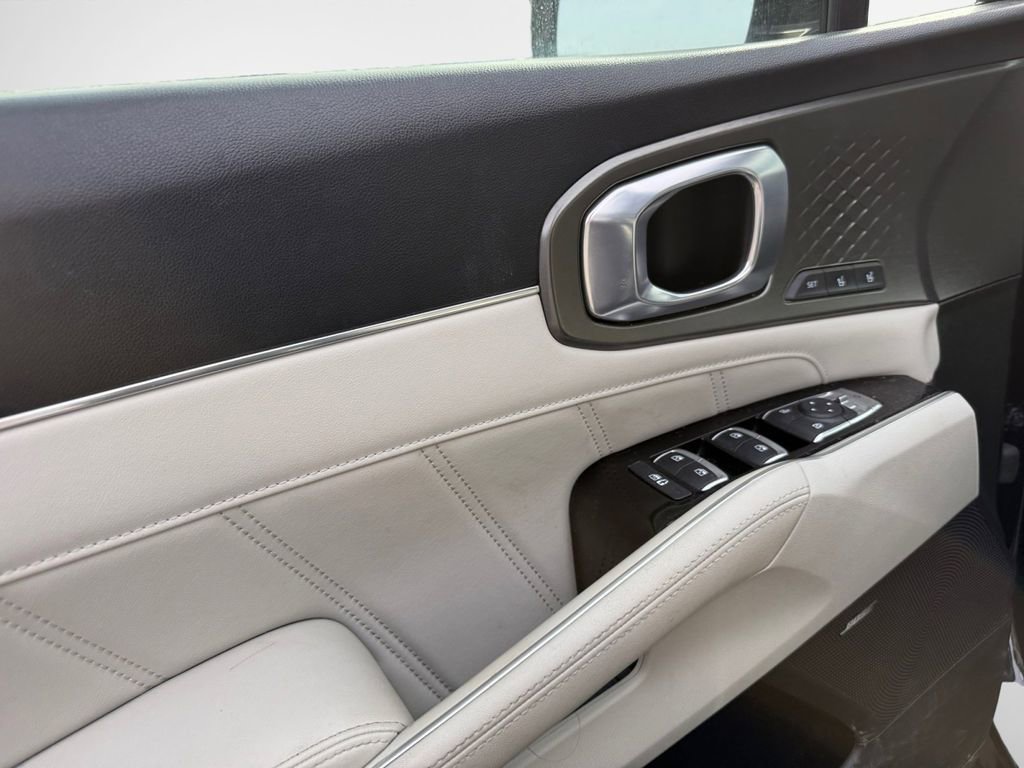 Certified 2022 Kia Sorento SX Prestige w/ Panoramic Sunroof Package image 14