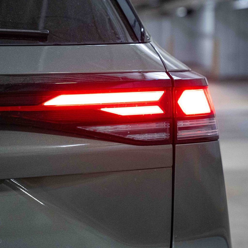 New 2026 Volkswagen Tiguan SE R-Line AWD/4WD image 6