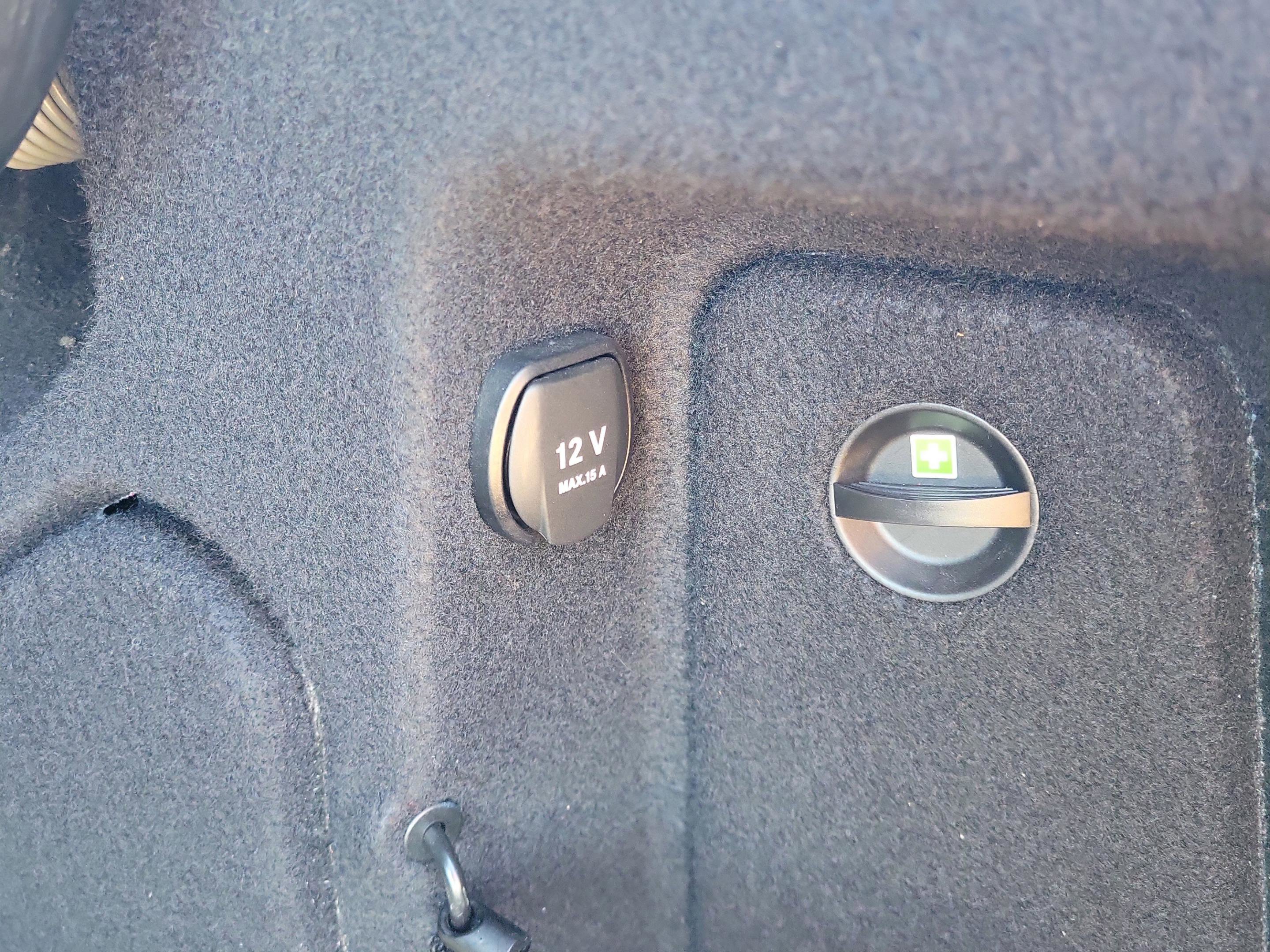 Used 2010 Mercedes-Benz E 350 4MATIC Sedan image 7