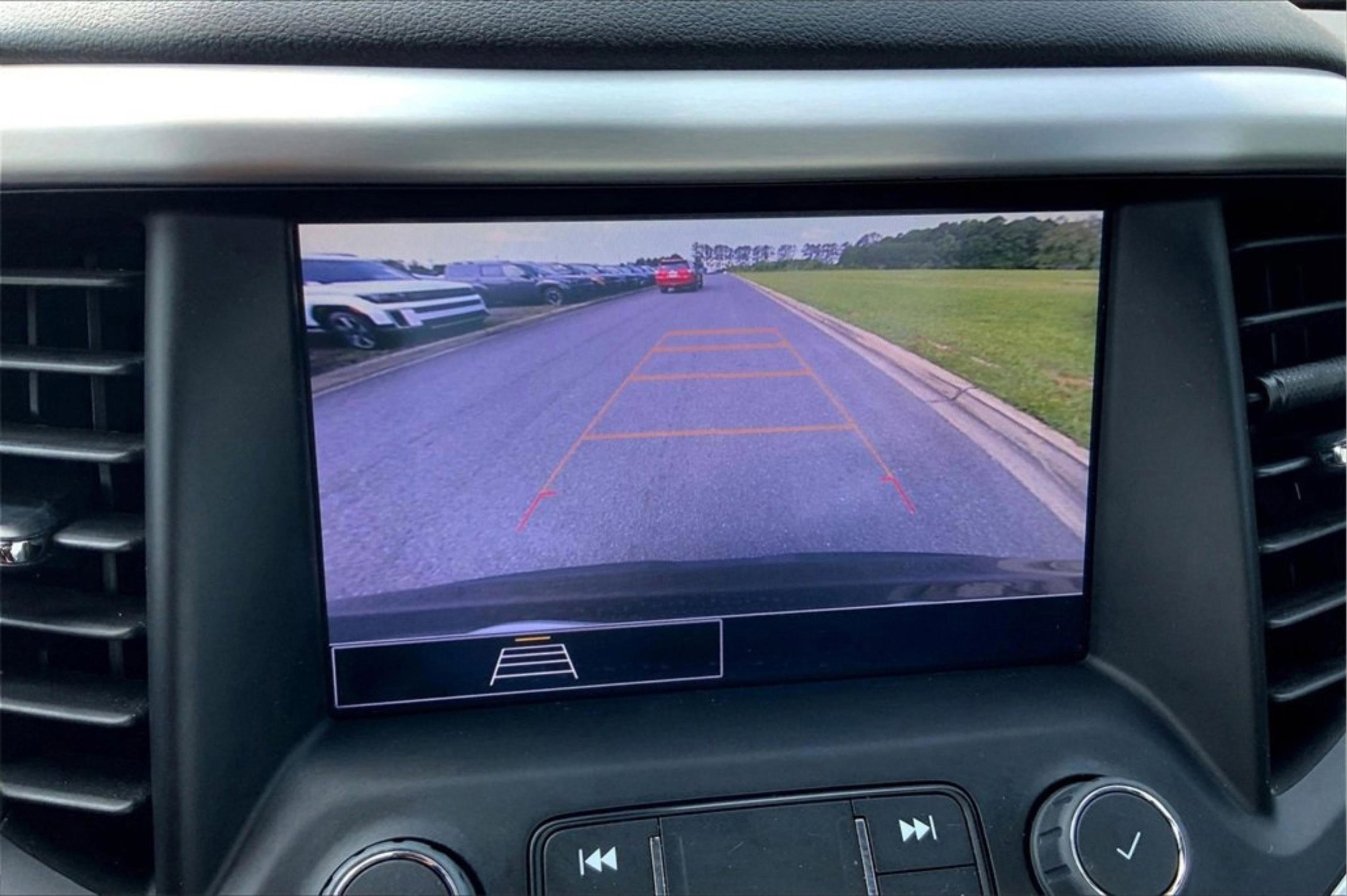 Used 2023 GMC Acadia SLE image 19