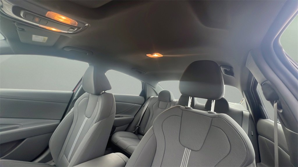 Certified 2024 Hyundai Elantra SE image 17