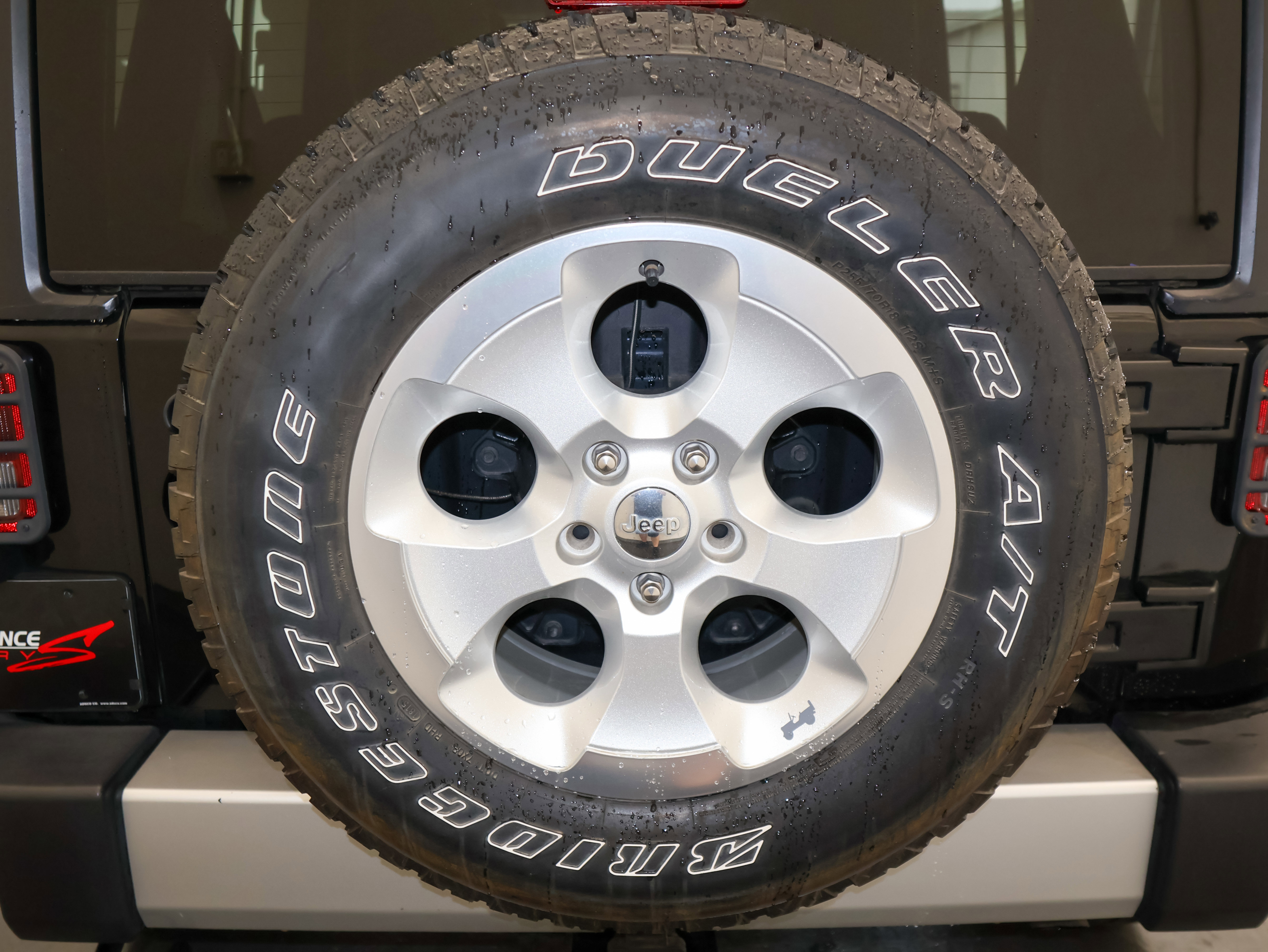 Used 2015 Jeep Wrangler Unlimited Sahara w/ Connectivity Group AWD/4WD image 32